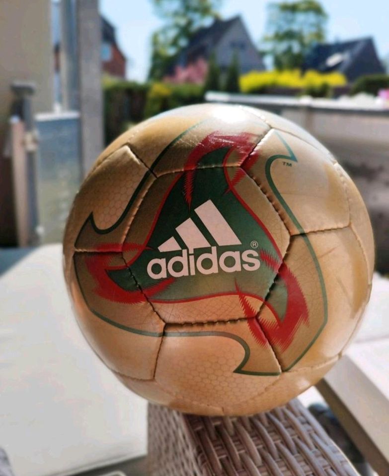 OMB Adidas Fevernova 202.G2H  WM 2002 Official Match Ball in Oer-Erkenschwick