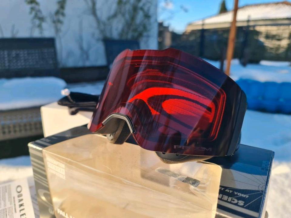 Oakley Fall Line Black Mat Prizm™ Rose Snow Goggles Skibrille in Hoppegarten