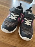 Turnschuhe, Sportschuhe Sneaker  32 Größe Hummel Schuhe Niedersachsen - Lehre Vorschau