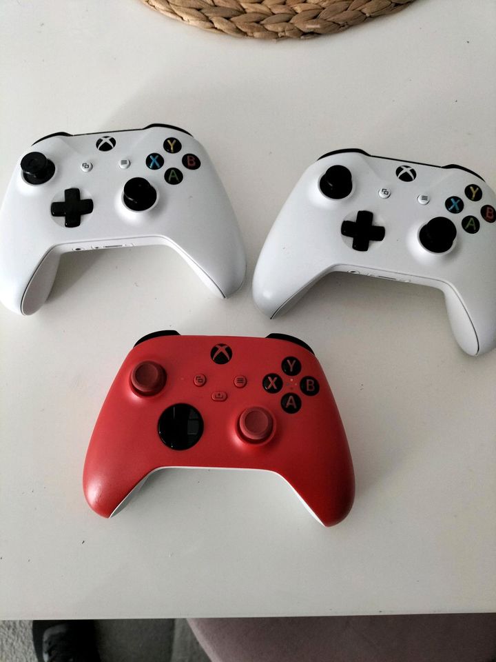 3 Xbox one Controller in Bad Rappenau