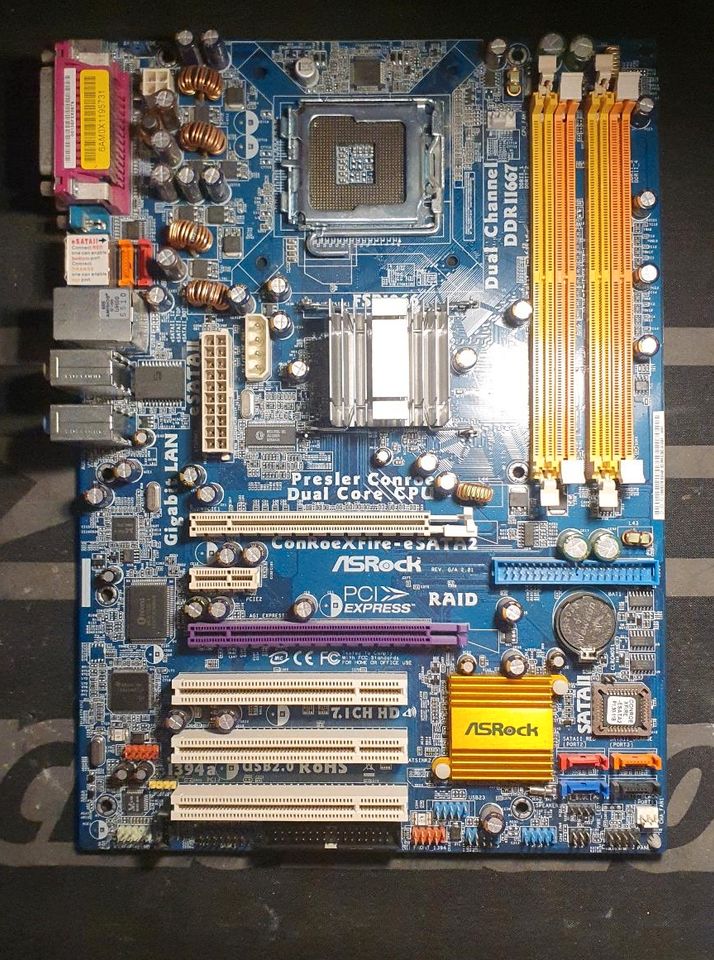 Asrock ConRoeXFire - eSata2 LGA775 + Slotblech in Lüdenscheid