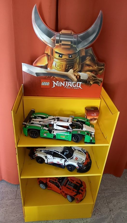 Lego Ninjago Regal / Austellungsständer - Unikat in Nieder-Olm