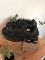 Nike shox r4 x black Nordrhein-Westfalen - Krefeld Vorschau