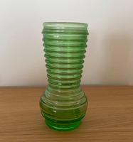 DDR Vase grünes Glas Rillenvase ca. 12 cm Leipzig - Kleinzschocher Vorschau