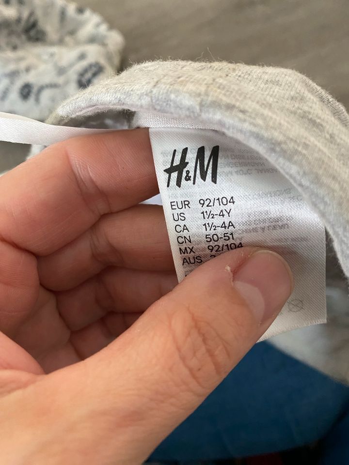 H&M Mützen Cape Capy Mütze Gr 110/128 , 110/116, 92/104 in Stadtbergen