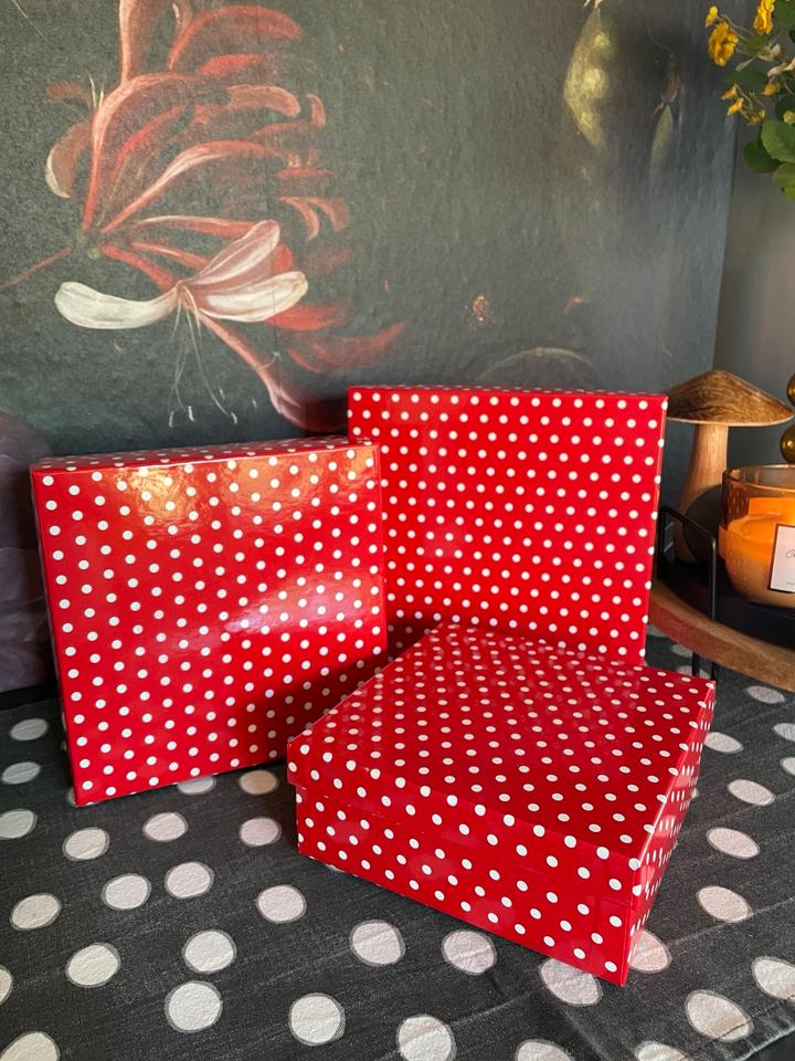 Geschenkboxen Set 3er Rot mit weißen Punkten Karton Deko in Uelzen