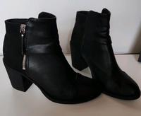 H&M divided Stiefeletten Schwarz Größe 39 Schuhe Winter Frühling Niedersachsen - Elze Vorschau