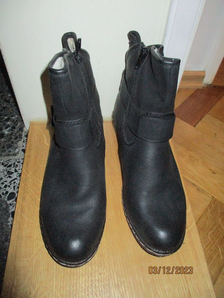 Schwarze gefütterte Winter Stiefeletten von Rieker, Gr. 38, neu in Heidelberg