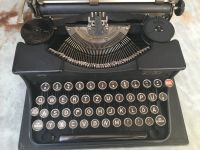 TRIUMPH Durabel, historische Schreibmaschine mit Holzkoffer Nordrhein-Westfalen - Bergisch Gladbach Vorschau