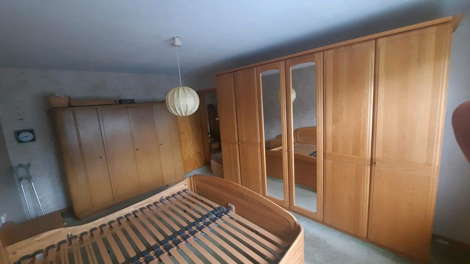 Schlafzimmer Komplett Massivholz Eiche, Kleiderschrank und Bett in Müden 