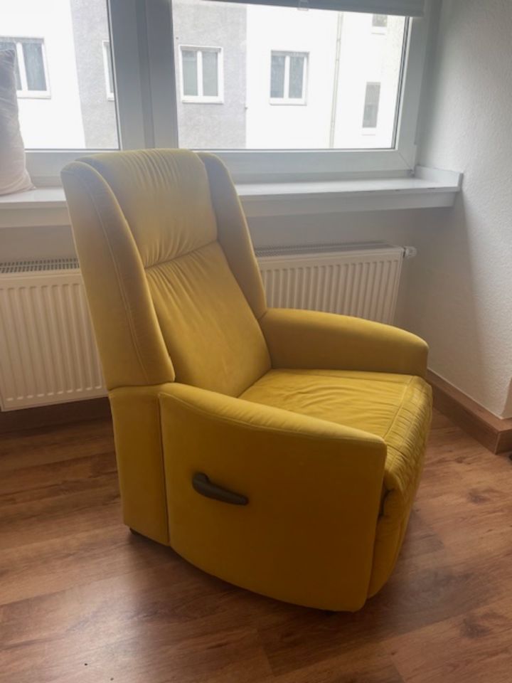 Gelber Sessel in Düsseldorf