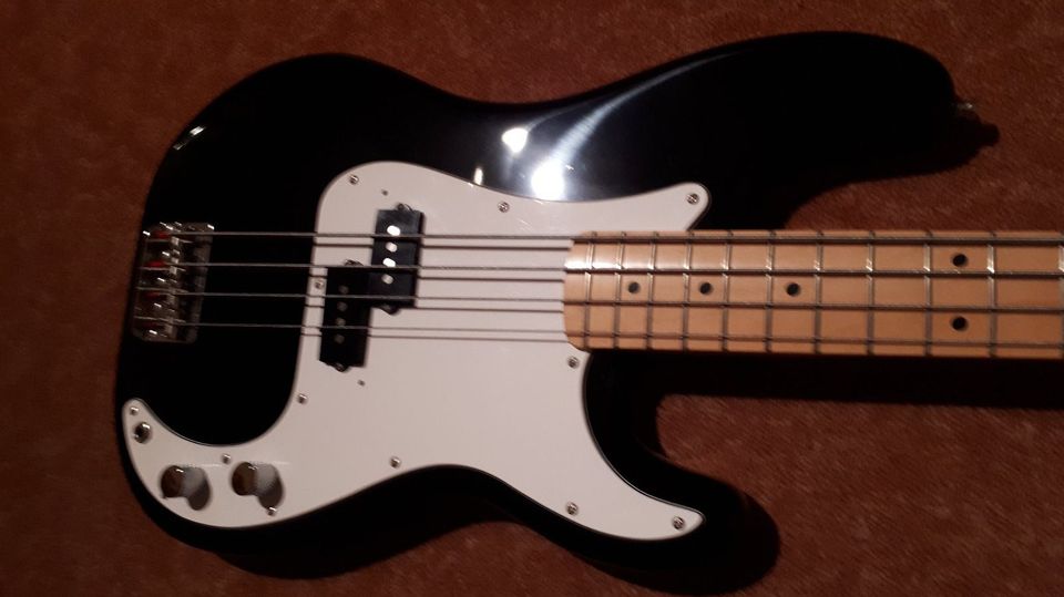 Fender Precision Bass Japan 1984 in black in Wuppertal