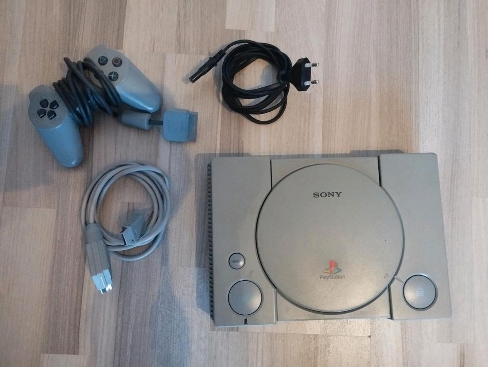 Playstation 1 Konsole + Controller und Spiele in Schwäbisch Gmünd