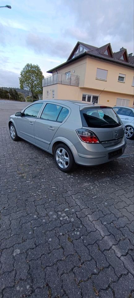 Opel Astra H Limosiene 1,6 L. in Nagold