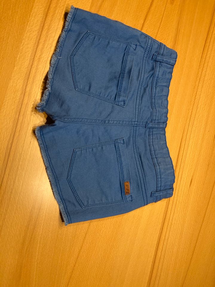 Mädchen, blaue Shorts, Größe 158, FiT-Z in Halle