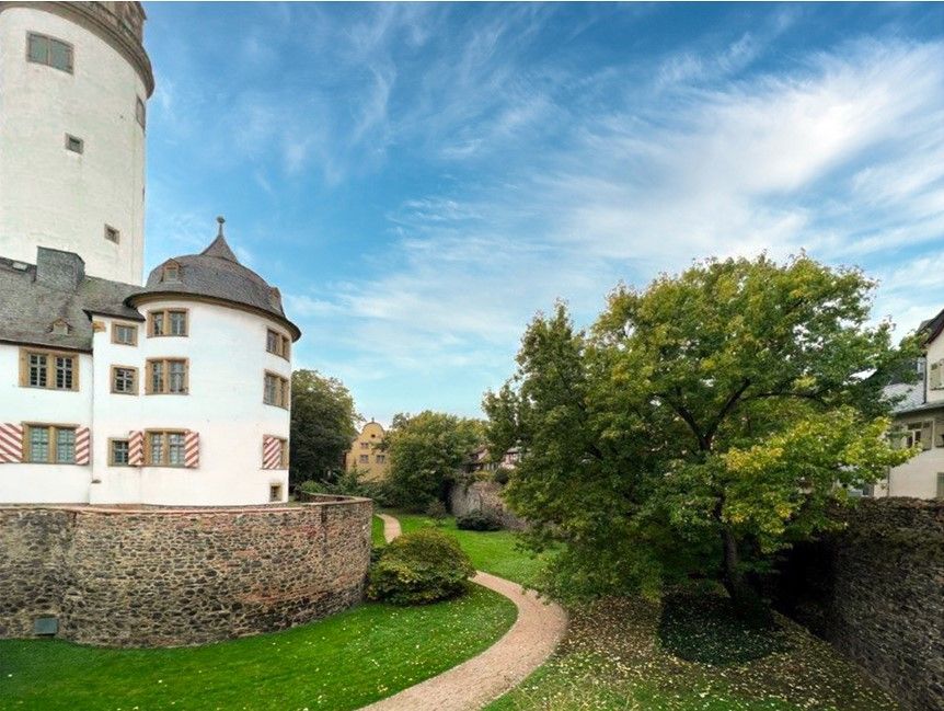 Denkmalgeschütztes Mehrfamilienhaus mitten in der historischen Altstadt von Frankfurt-Höchst in Frankfurt am Main