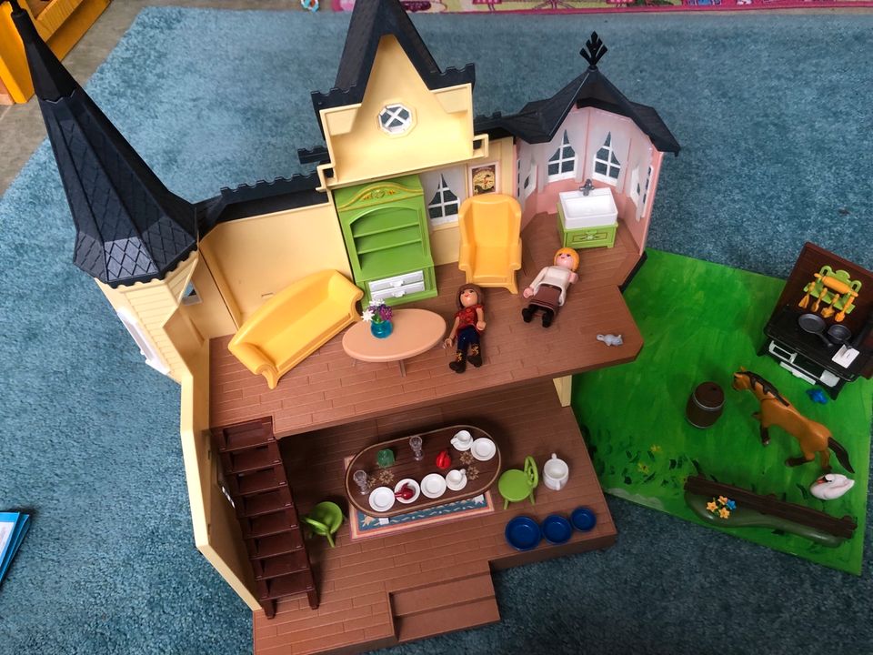 Playmobil Spirit Haus 9475 mit Zubehör in Germering