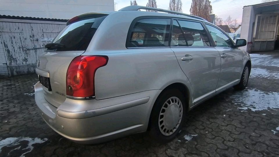 Toyota Avensis in Schöffengrund