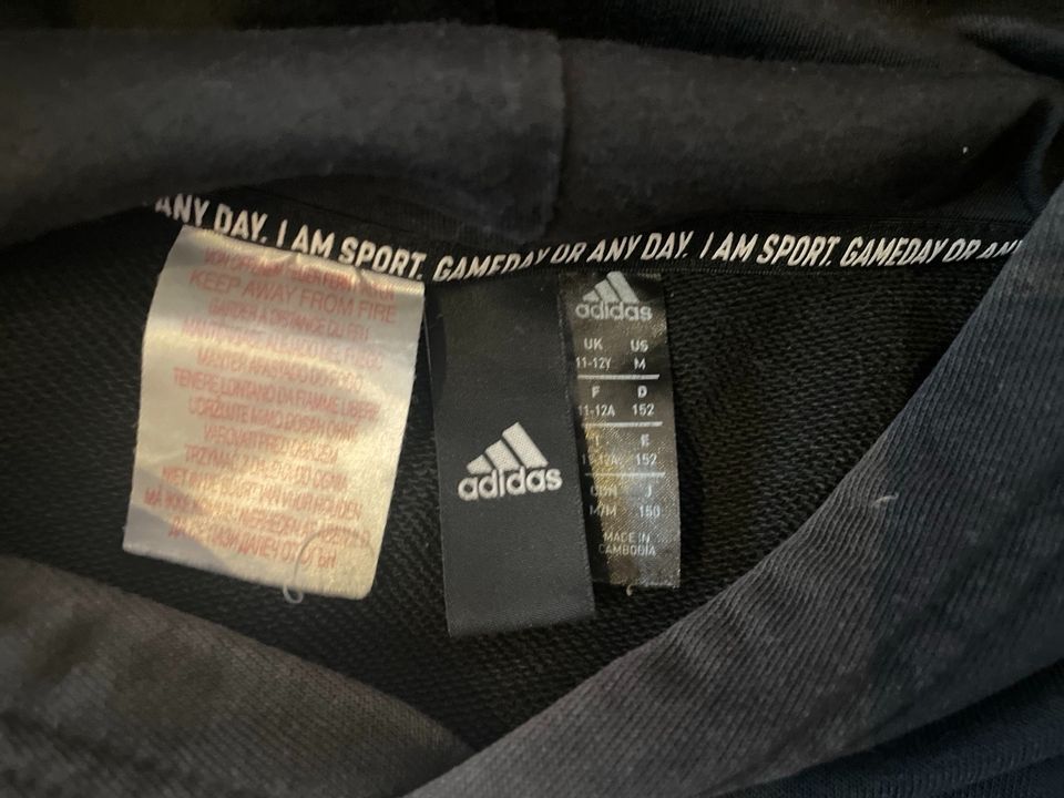 Hoodie von adidas, Größe 152 in Bad Tölz