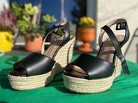 Neue Keilsandaletten in Leder mit Plateau von Aldo in 37 Kr. München - Neubiberg Vorschau