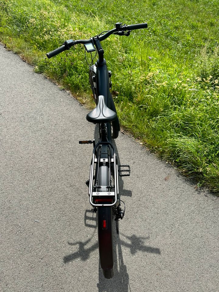 E-Bike Cube Touring Hybrid Pro 625 (Saison 2023) in Steinberg