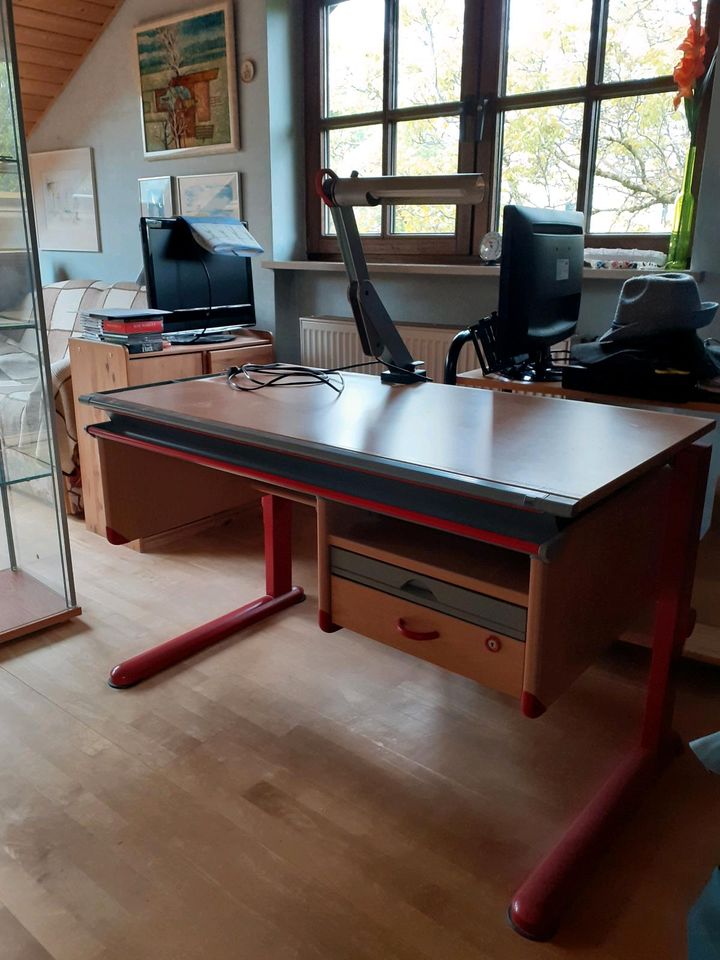 Schreibtisch,  der mitwächst in München