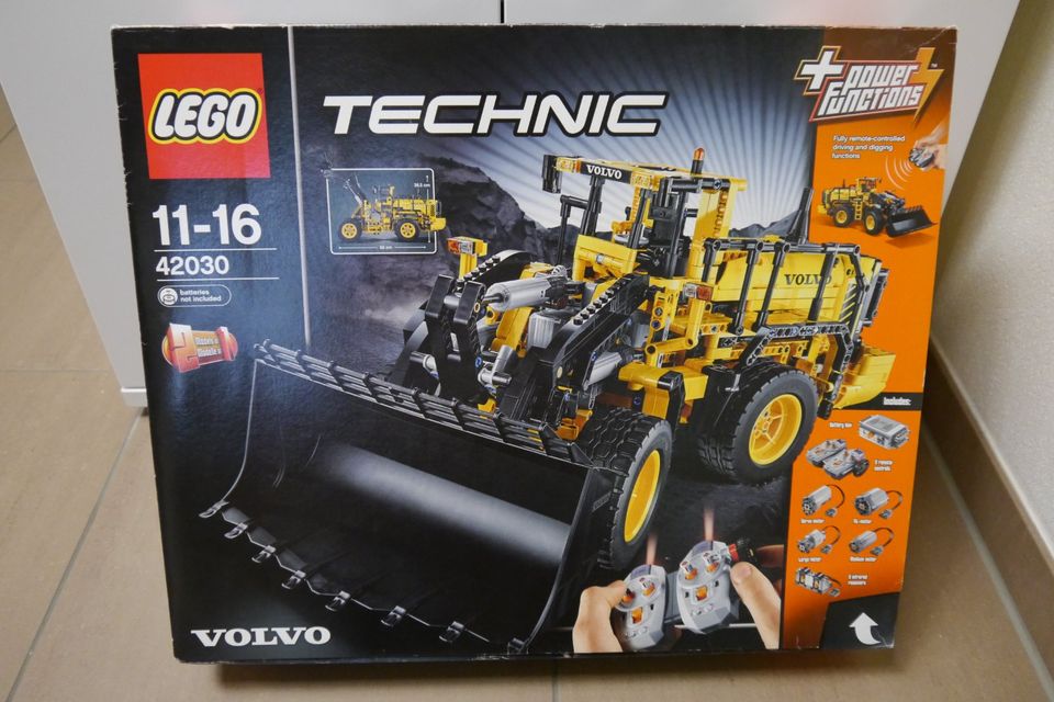 Lego Technic 42030 Volvo L350F Radlader in Krefeld