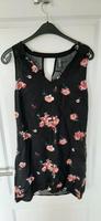 Bonprix Kleid / Sommerkleid schwarz mit Blumen in Größe 42 Niedersachsen - Vechta Vorschau