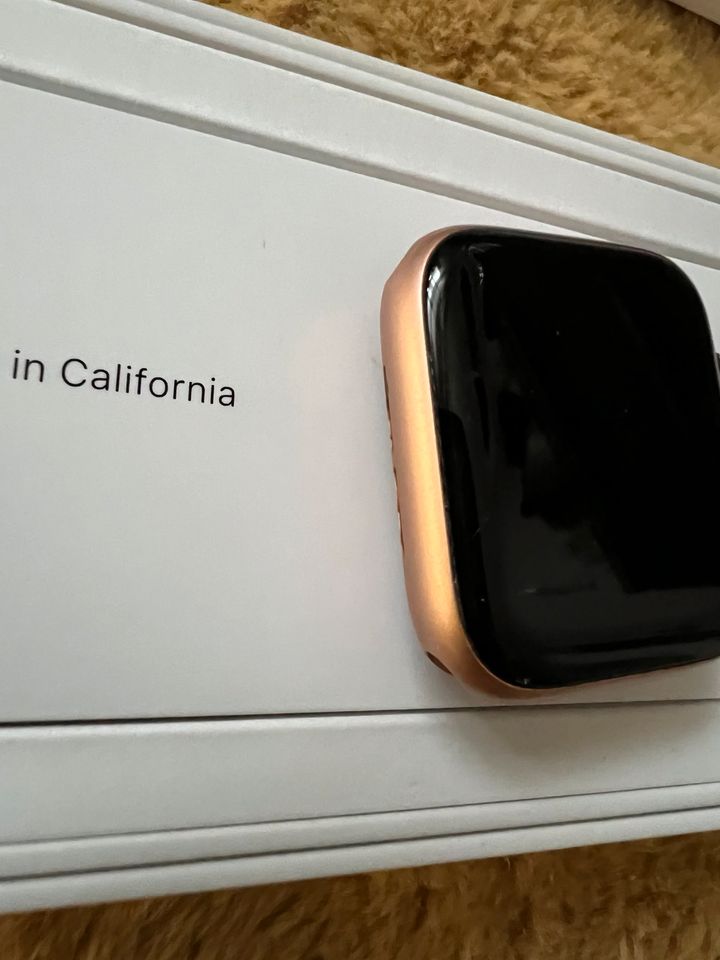 Apple Watch SE LTE Roségold 40mm mit Zubehör in Hagen