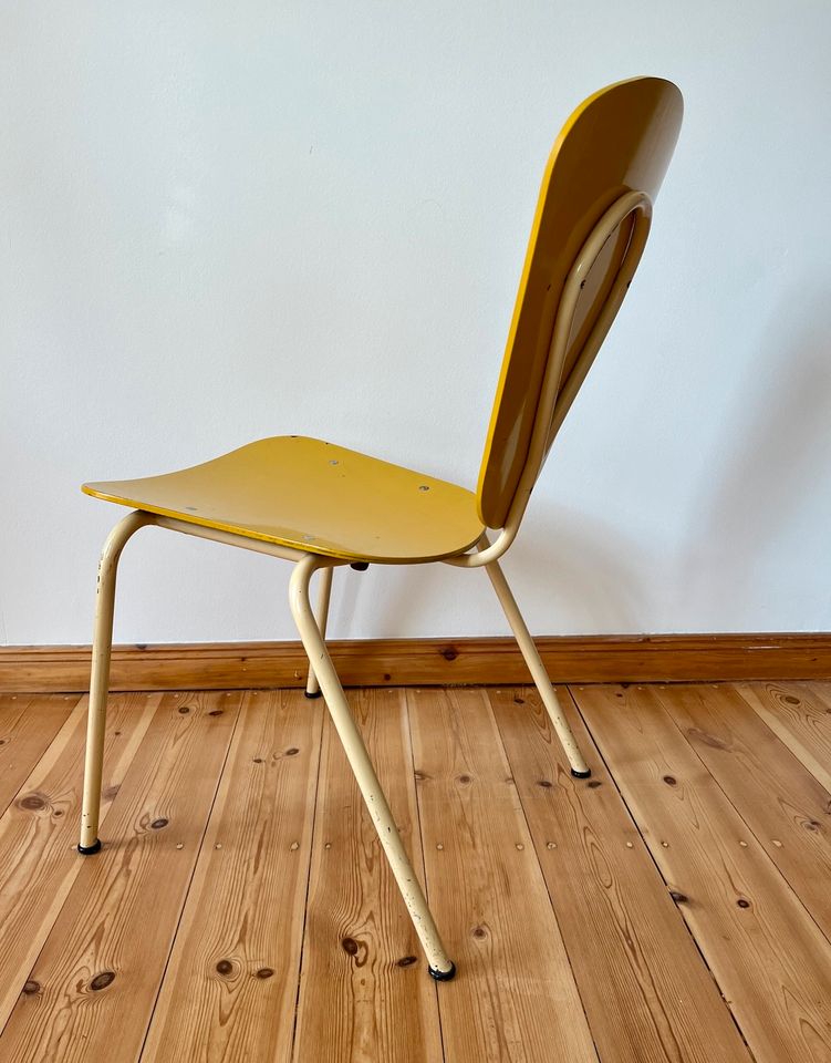 50er 60er Stuhl Schichtholz gelb extravagant Mid Century Vintage in Berlin