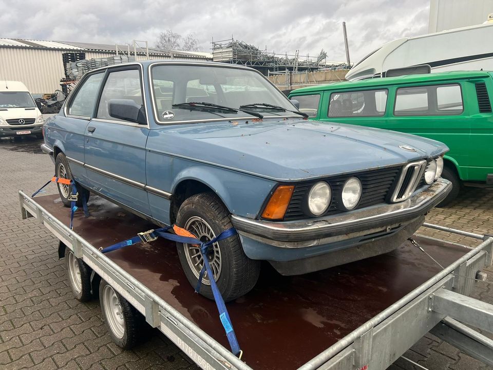 Lagerhalle Scheune Garage Stellplatz Wohnwagen Oldtimer gesucht in Köln Vogelsang