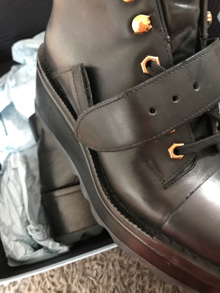 Prada Stiefeletten Boots 38 schwarz Schuhe in Regensburg