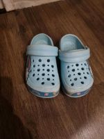 Gummischuhe Badeschuhe wie Crocs Gr. 24 Regenbogen Hessen - Neu-Isenburg Vorschau