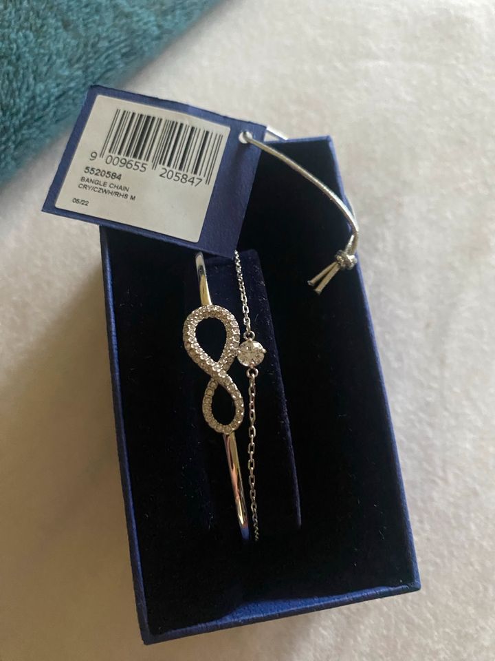 Swarovski Armband Infinity neu, ungetragen € 80,— in Hamburg