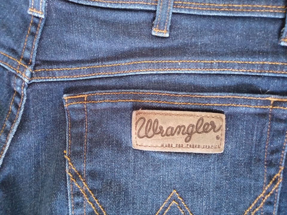 2 Wrangler Jeans Gr. 34/30 in Quickborn