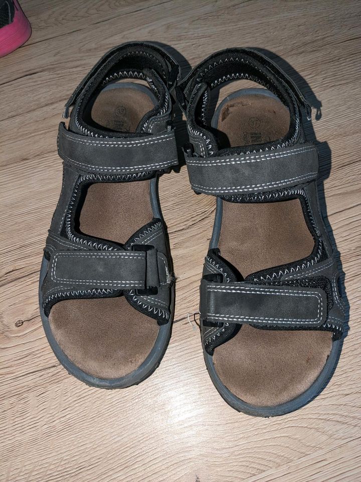 Sandalen Indigo Junge Kinder Größe 37 in Lindenberg (Pfalz)