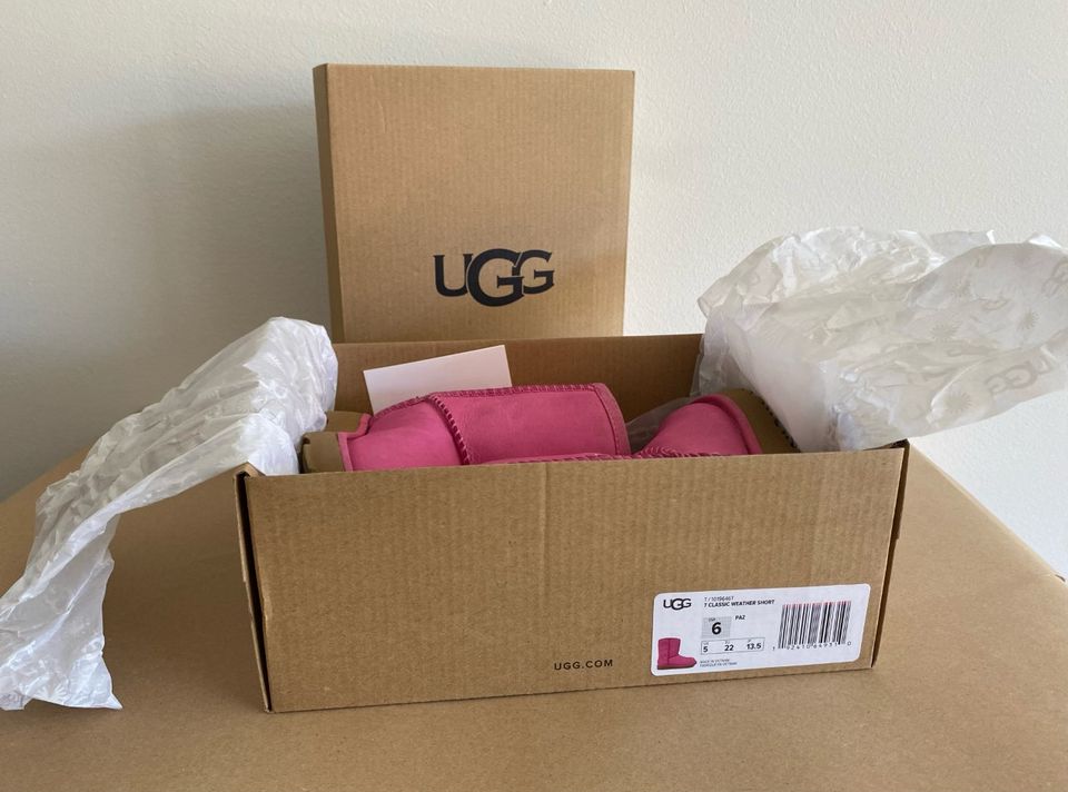 Original UGG Kids Classic Stiefel Pink Gr. 22 in Berlin