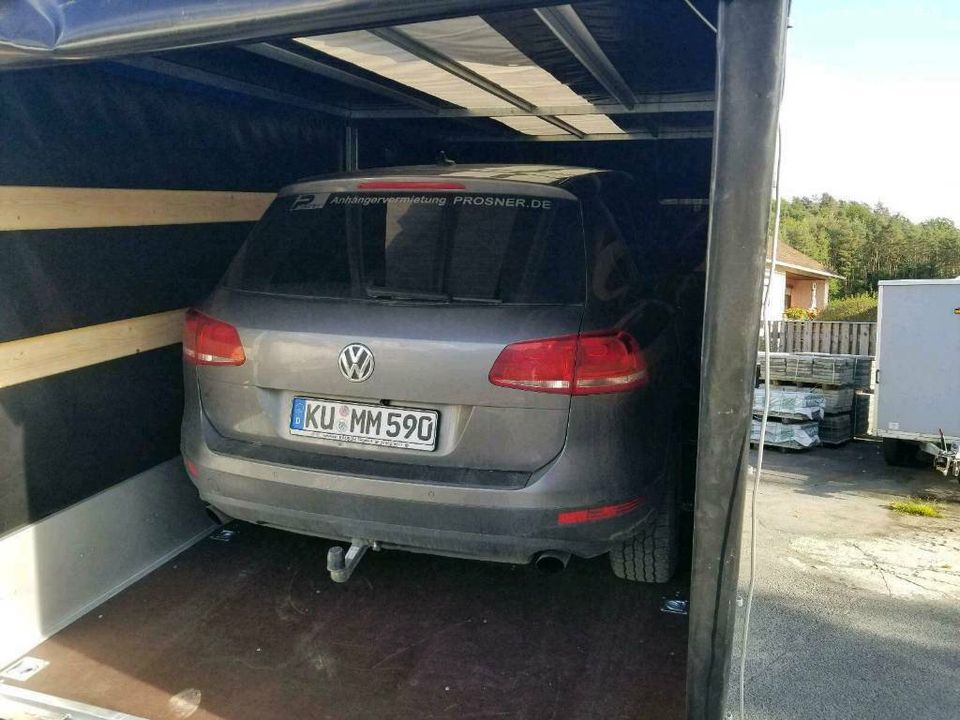 Geschlossener Fahrzeugtransporter Autoanhänger mieten 3500 KG in Neudrossenfeld