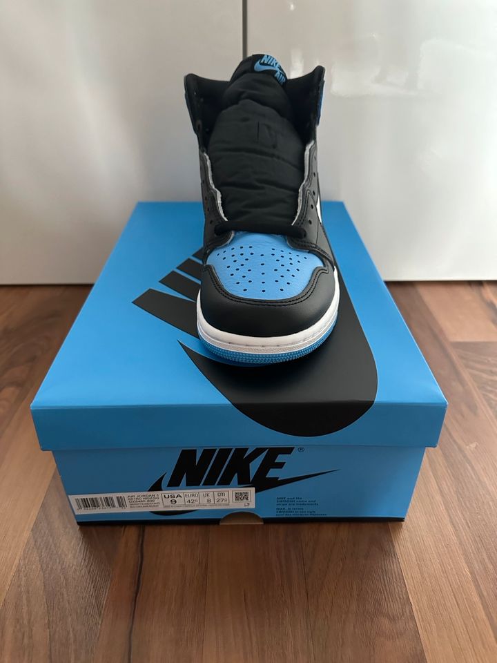 ❗️NIKE JORDAN 1 HIGH RETRO OG UNIVERSITY BLUE GR 42,5 NEU OVP❗️ in Berlin