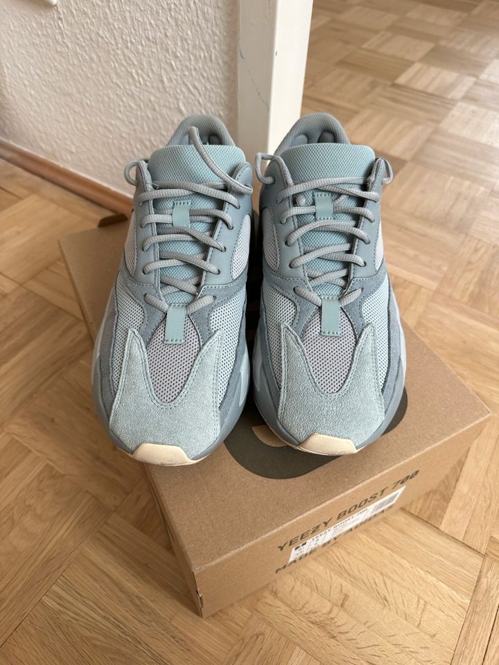 Adidas Yeezy Boost 700 Inerti Top Zustand in Berlin