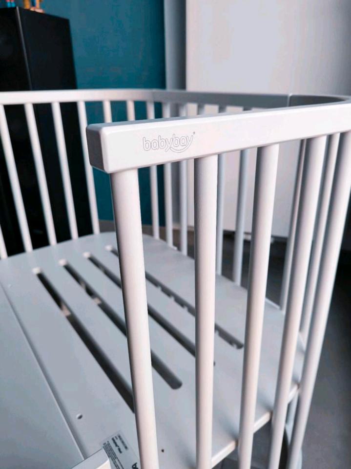 Beistellbett Babybay Maxi inkl. Bettverbreitung und Zubehör in Kamen