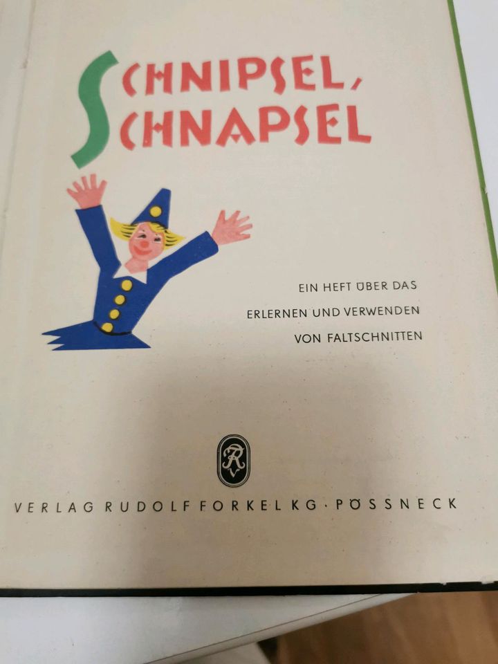 Schnipsel, Schnapsel, Kinderbasteln Buntpapier Faltschnitte 1963 in Dresden