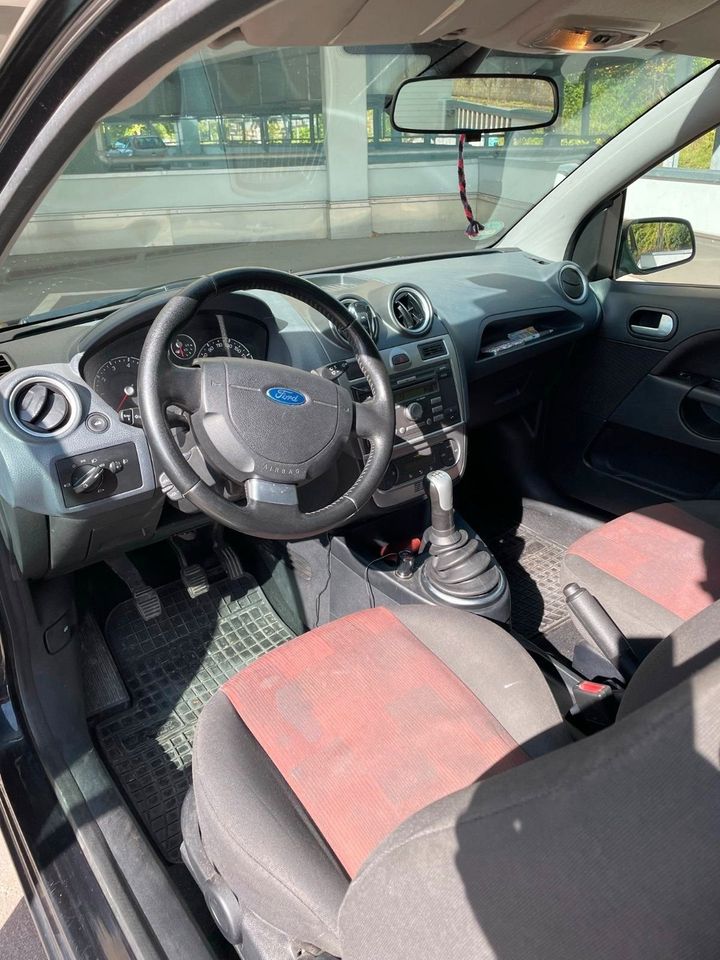Ford Fiesta 1.3 - Klimaautomatik, SHZ, 8x-Bereifung, TÜV 03/25 in Heilbronn