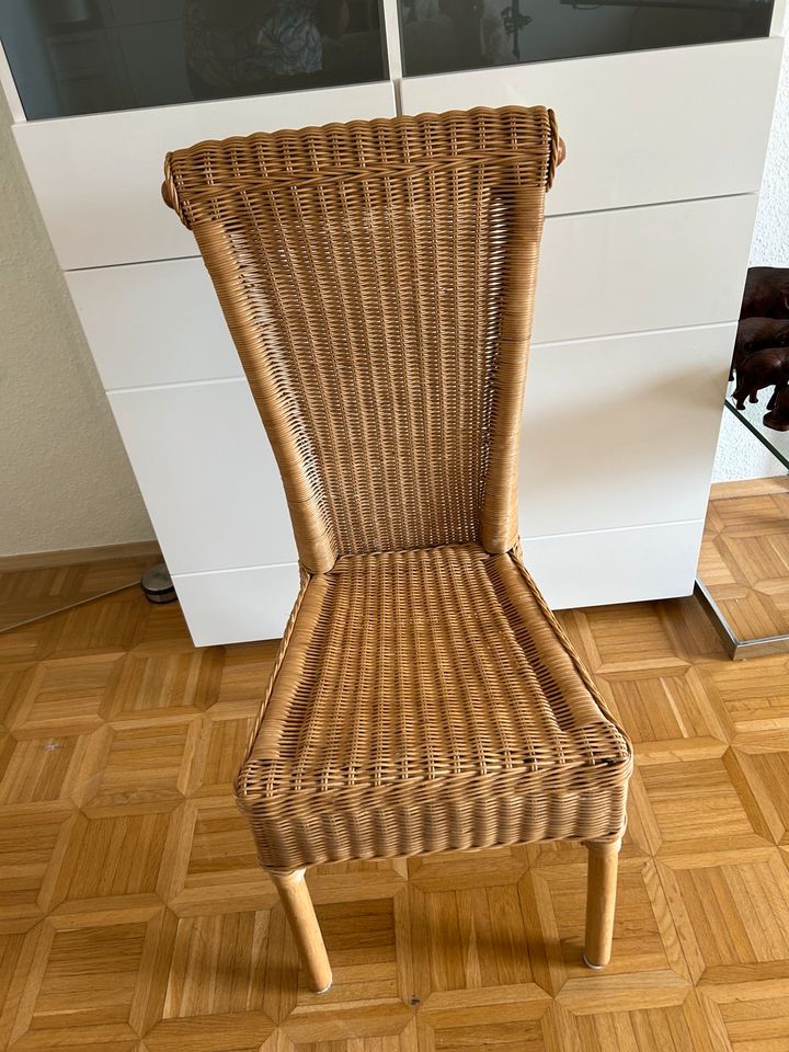 Stühle aus Korbgeflecht in Herne