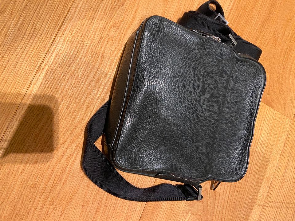 BOSS Herren Crosstown NS pocket Reporter-Tasche aus echtes Leder in Hamburg