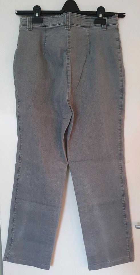 Zaffiri Jeans in grau. Gr.38 short in Kiel