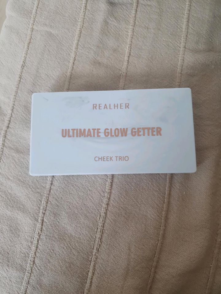 Realher Ultimate Glow Getter Cheek Trio in Aidlingen