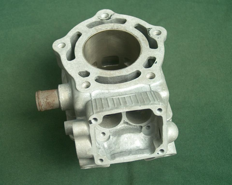 Suzuki RGV 250 VJ21A Zylinder, neu beschichtet 11200-12820/10 in Erlenbach