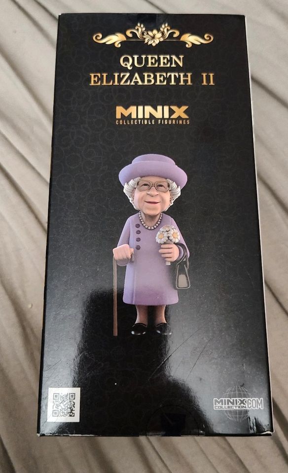 Queen Elizabeth II  Minix Collectible Figurines in Köln