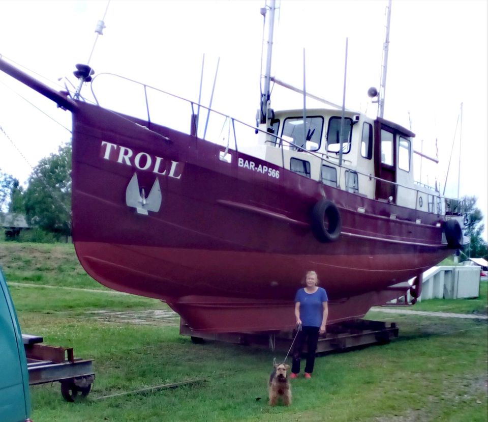 Segelkutter Motorsegler Wohnschiff Segelboot in Liepgarten